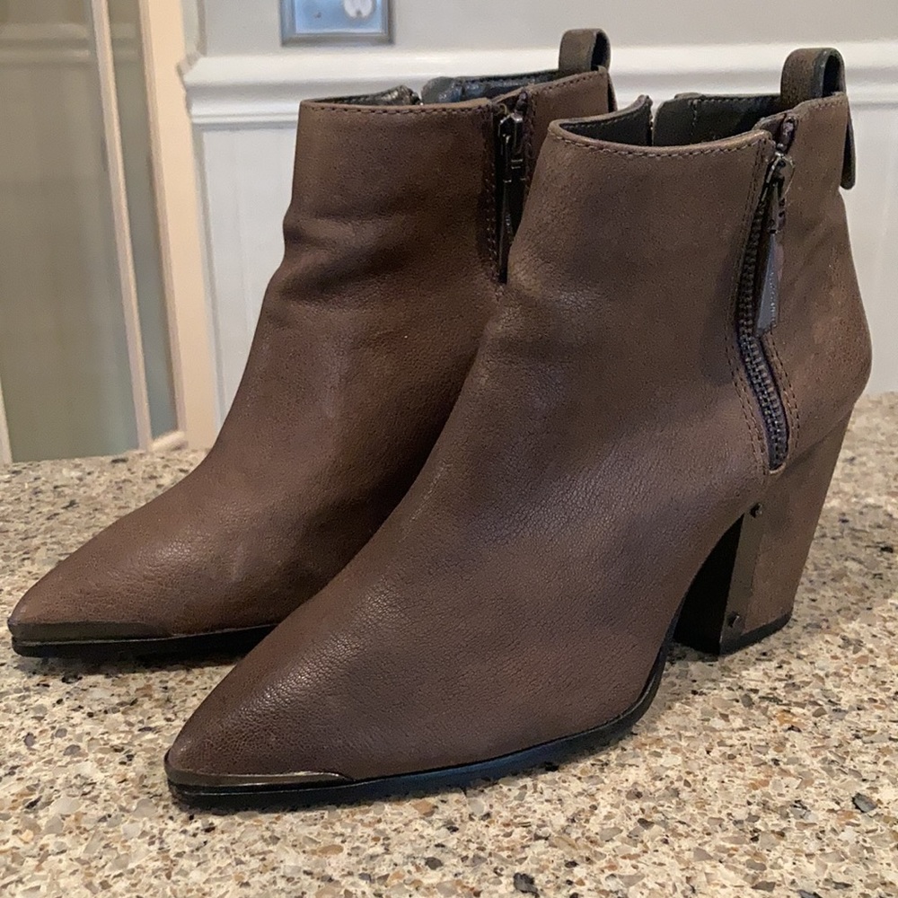 7.5 Women’s Vince Camuto Amori Bootie - Picture 6 of 10